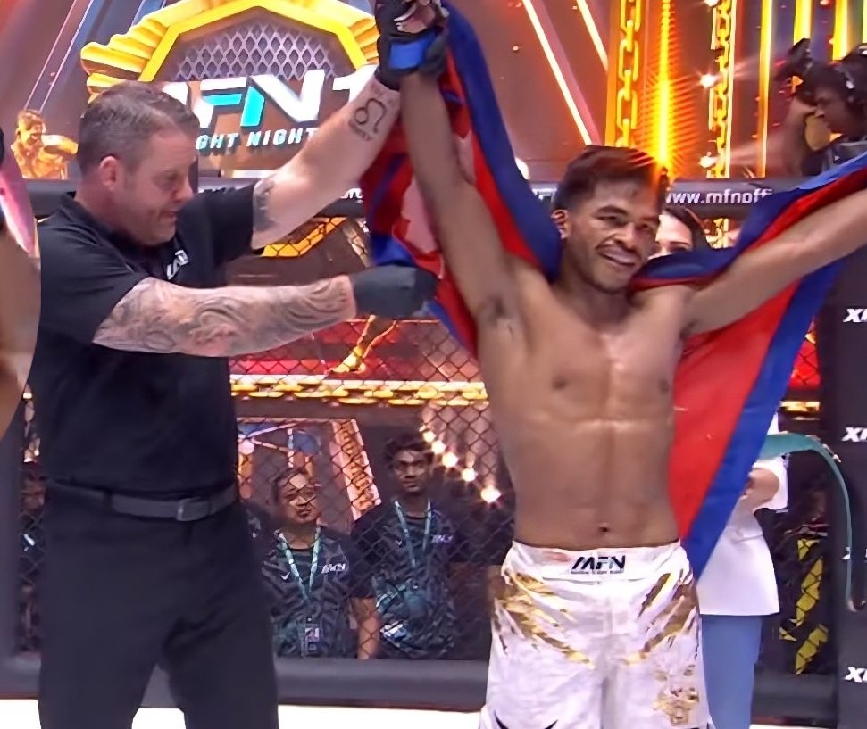 रवीन्द्र बने ‘म्याट्रिक्स फाइट नाइट’ च्याम्पियन