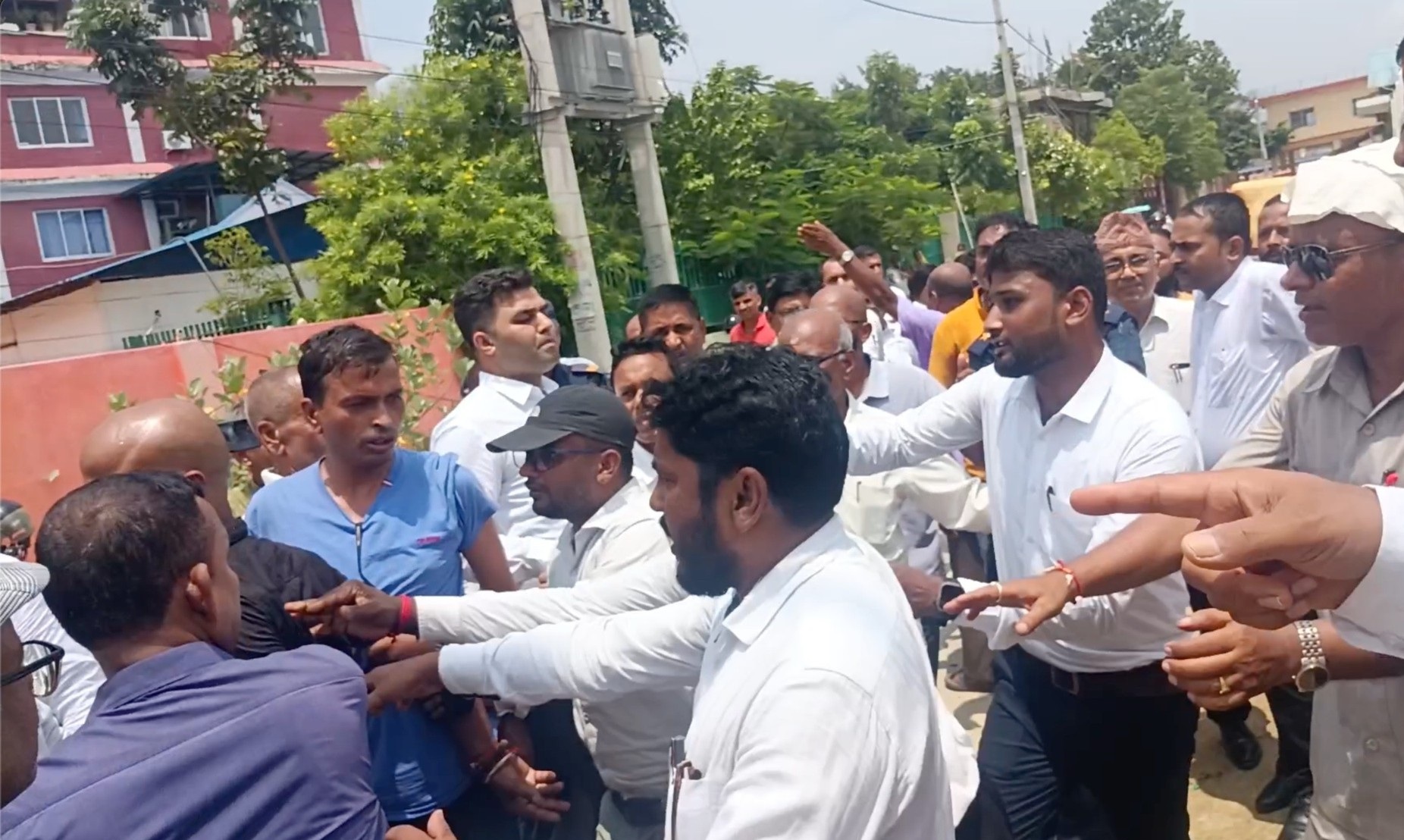 जनकपुरका वकिलहरुले पत्रकारहरुमाथि कुटपिट गरे