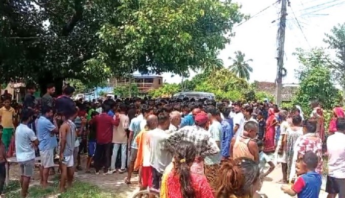 सिरहामा विद्यालयको बसले एक बालकको ज्यान लियो