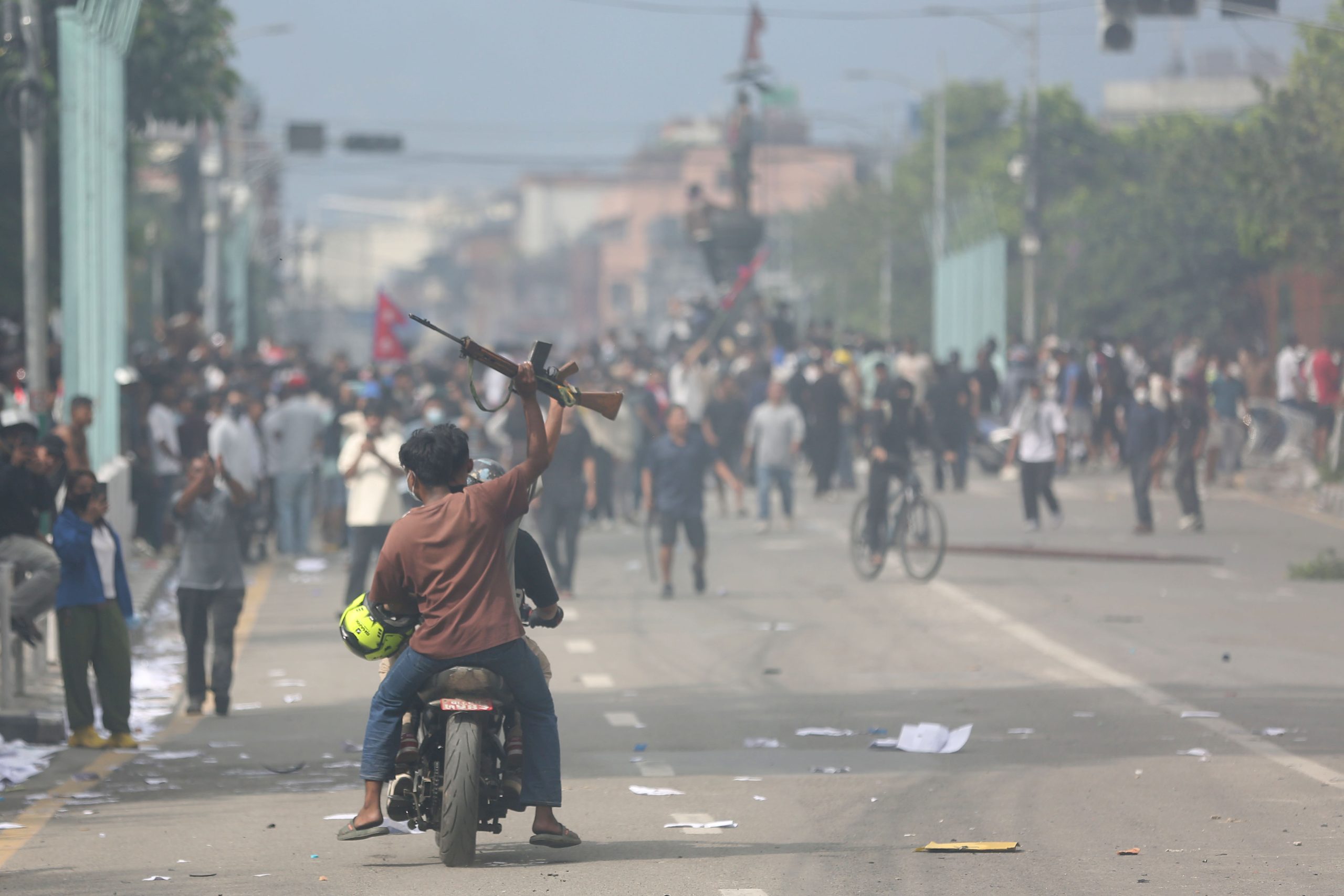 असोज मसान्तसम्म लुटिएका हतियार फिर्ता गर्नेलाई गृह मन्त्रालयद्वारा सम्मानित गरिने