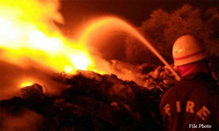 मकवानपुरको बकैयामा एक किराना पसलमा आगलागी हुँदा, २ करोड बराबरको क्षति