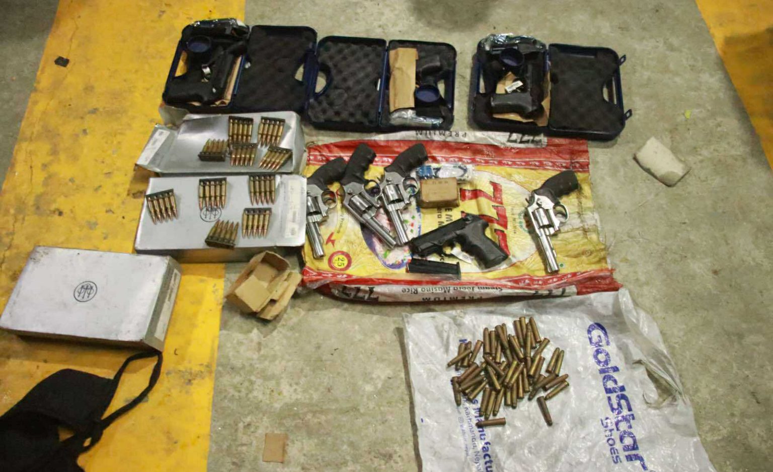 सेनाले काठमाडौंको विभिन्न स्थानबाट बरामद गर्‍यो लुटिएका हतियार