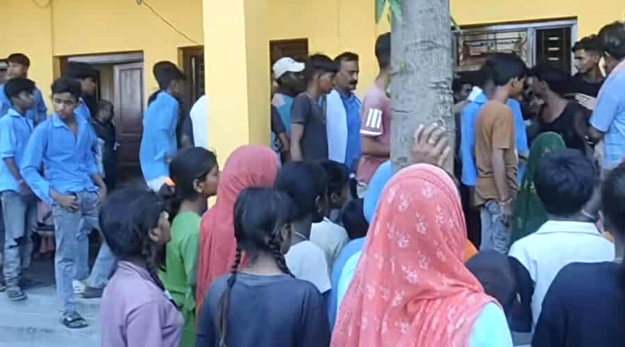 महोत्तरीमा विद्यालयको खाजामा छेपारो परेपछि ७० भन्दा बढी बालबालिका अस्पतालमा भर्ना