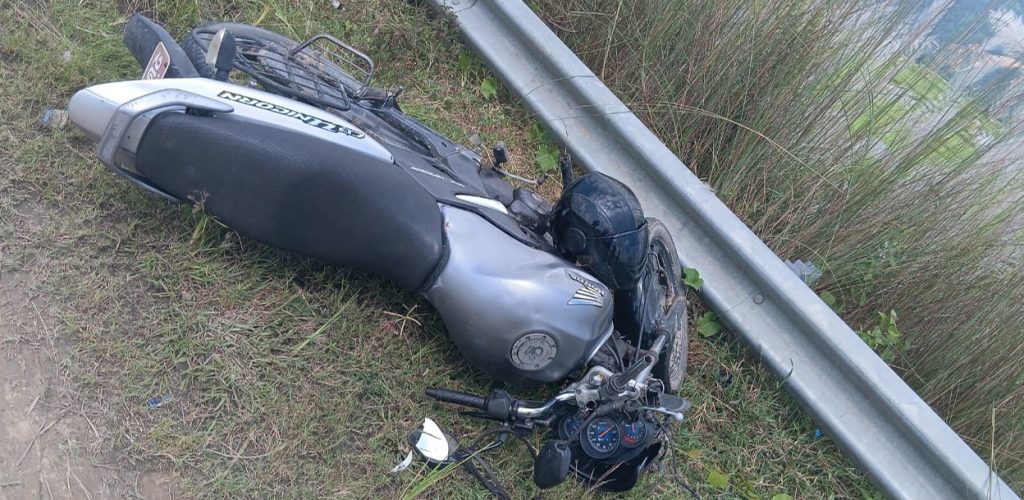 सिन्धुलीमा मोटरसाइकल ठोक्किँदा तीन जना घाइते, २ को अवस्था गम्भीर