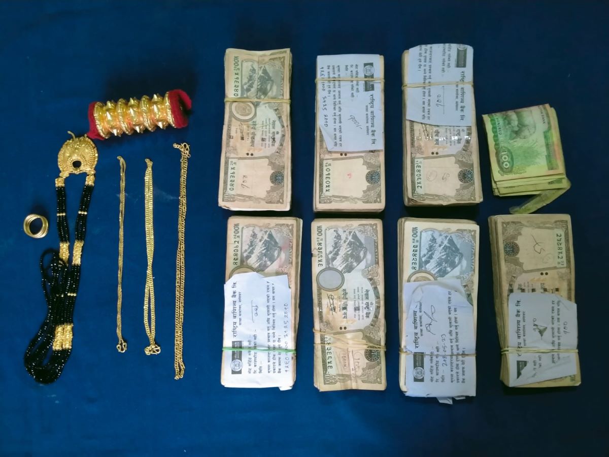 स्रोत नखुलेको नगद र गरगहनासहित एक जना पक्राउ