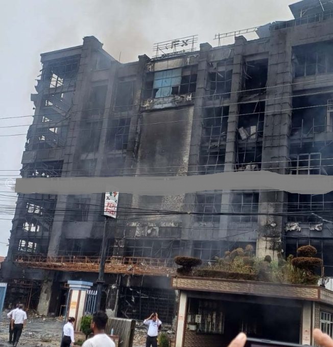 भाटभटेनी सुपरमार्केटको ४ वटा स्टाेरमा आगजनी र लुटपाट