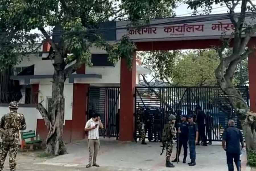 मोरङमा रहेका कारागारबाट कैदीबन्दी भाग्न खोजेपछि प्रहरीद्वारा गोली प्रहार