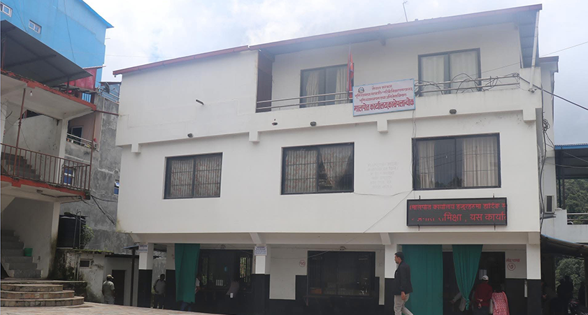 मालपोत कार्यालय काभ्रेबाट मुद्दा फाँटका नासु नगदसहित अख्तियारको नियन्त्रणमा