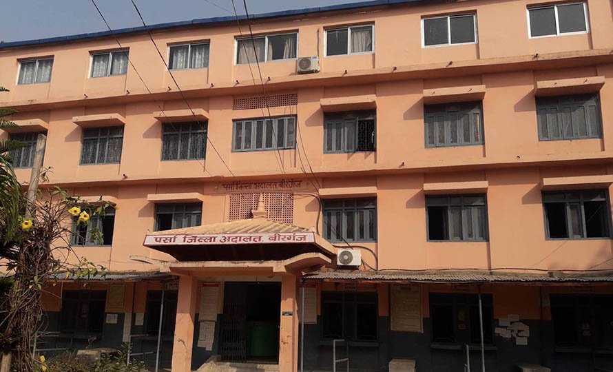 मन्त्रीलाई प्रश्न गर्दा पक्राउ परेकी किरण पाँच हजार धरौटीमा रिहा गर्न अदालतकाे आदेश