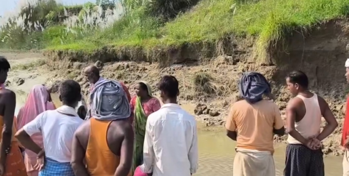 सर्लाहीको हर्दी नदीमा माटो खन्ने क्रममा ढिस्को खसेर चार जनाको मृत्यु