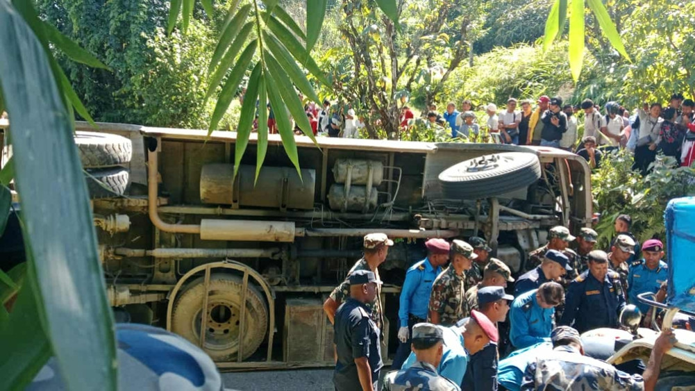 धनकुटामा बस दुर्घटना हुँदा दुई जनाको मृत्यु, ६ जना घाइते