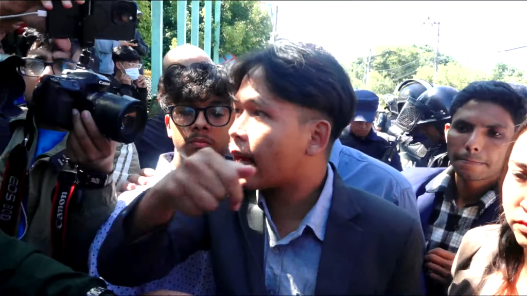 राष्ट्रपतिसँग वार्तामा बस्न नपाएपछि शीतल निवास अगाडि जेनजी युवाको नाराबाजी