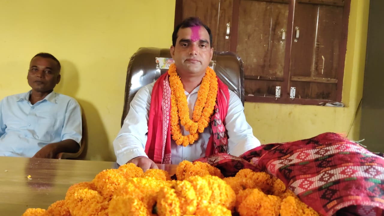 श्री आधारभूत विद्यालय फत्तेपुरको प्रधानाध्यापकमा पवन कुमार चौधरीले गरे पदभार ग्रहण