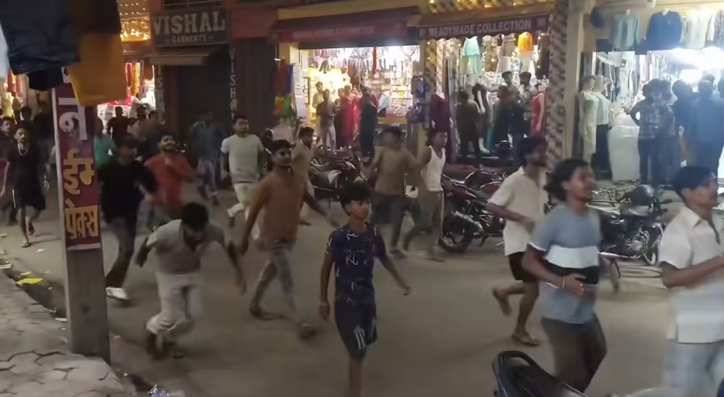 जनकपुरको सुन पसलमा छापा : प्रहरी र व्यवसायीबीच झडप , १० जना प्रहरी घाइते