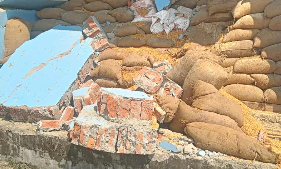 चितवनमा दाना उद्योगको पर्खाल भत्किँदा ३ जनाको मृत्यु, २ जना घाइते