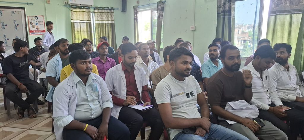 जनकपुरमा स्वास्थ्यकर्मीले माग पूरा नभए आन्दोलनमा उत्रिने घोषणा