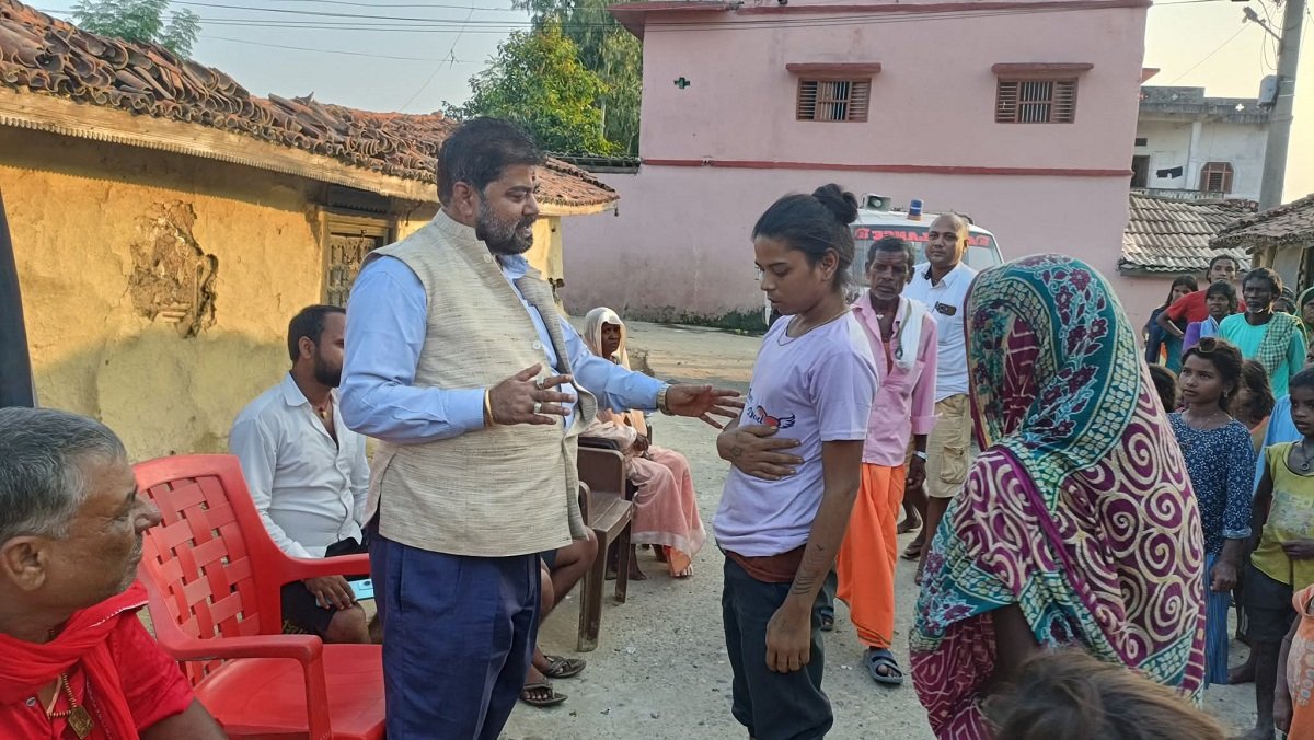 गरुडाका मेयर जयसवालद्वारा अस्पतालमा बन्धक बनेका माझीको उद्धार