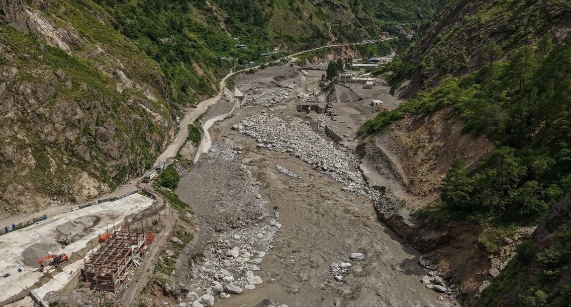 बाढी पहिरोका कारण अझै चार राजमार्ग अवरुद्ध 