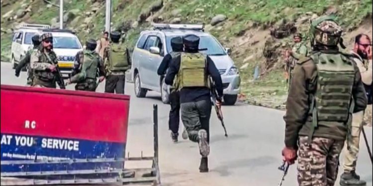 जम्मू कश्मीरको श्रीनगरमा रहेको प्रहरी चौकीमा विस्फोट : ८ जनाको मृत्यु २७ घाइते