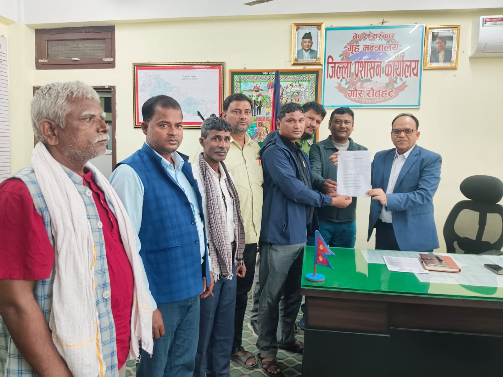 फतुवा बिजयपुरका वडा अध्यक्षहरुले प्र. जि. अ लाई बुझाए ज्ञापन पत्र