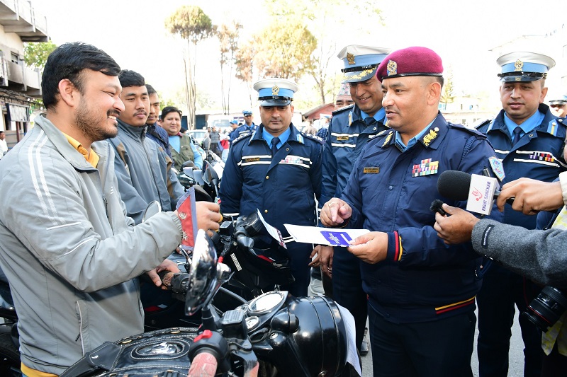विभिन्न ठाउँबाट चोरी भएका ५१ वटा मोटरसाइकल र स्कुटर फेला पारी सम्बन्धित धनीलाई हस्तान्तरण