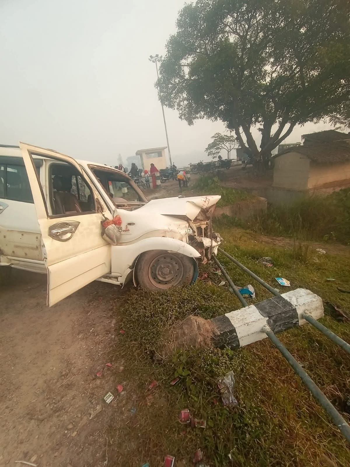 रौतहटमा तीन सवारी एकआपसमा ठोक्किँदा ७ जना घाइतेएक होटल समेत क्षतिग्रस्त