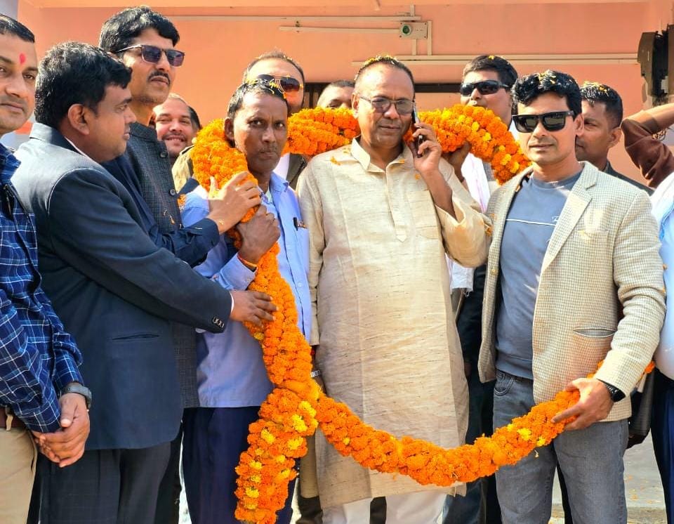 मधेशका नवनियुक्त मुख्यमन्त्री कृष्ण यादवलाई एमडी सनम र समीमले १०१ किलोको मालाले गरे स्वागत