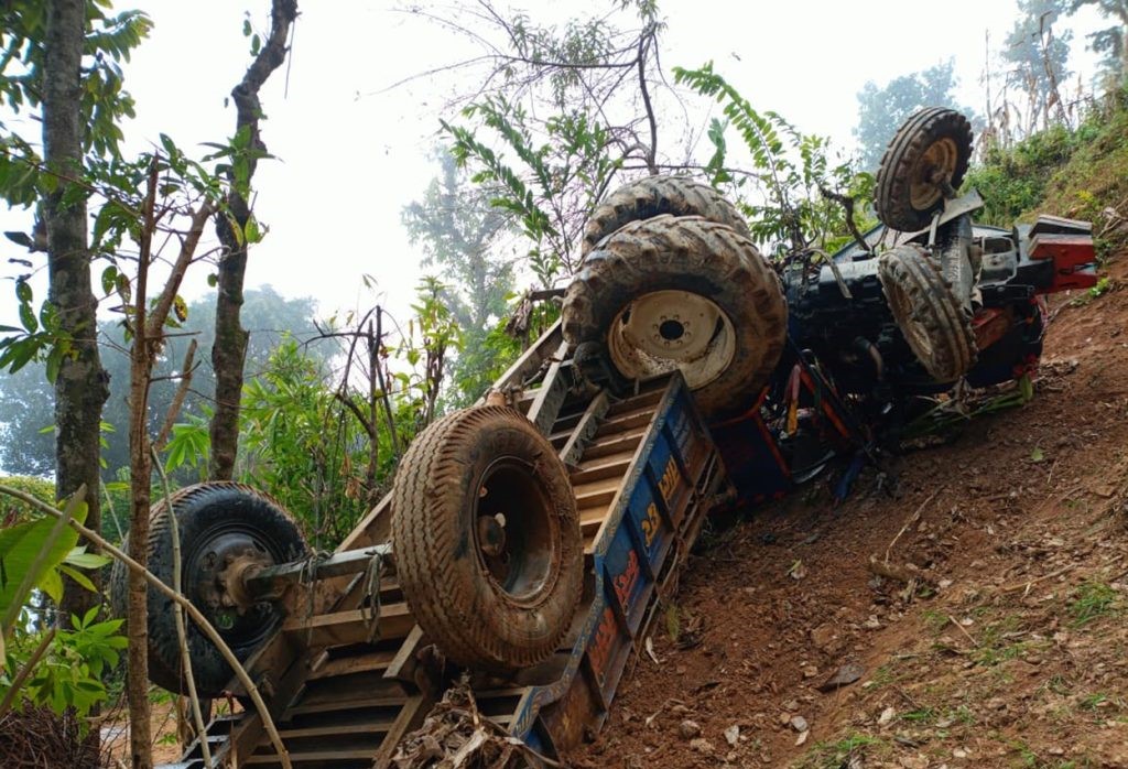 जुकेपानीमा ट्याक्टर दुर्घटना