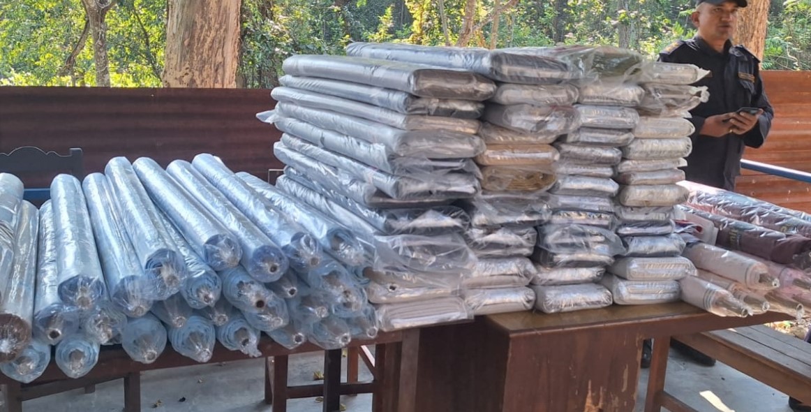 प्याज बोकेको ट्रकमा कपडा तस्करी, धनुषाबाट बरामद