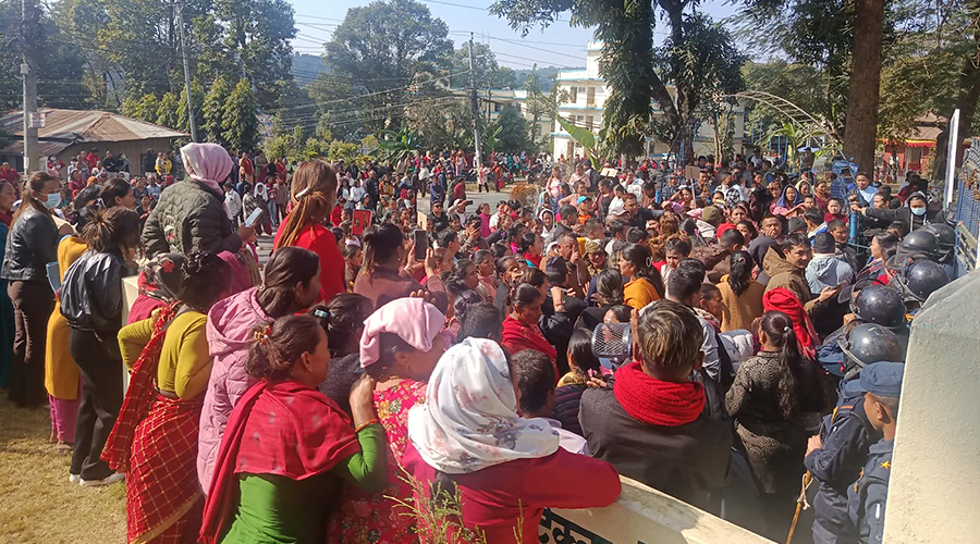 सिन्धुली घटना : पेट्रोल छर्केर बुहारीको हत्या, सासू–नन्द प्रहरी नियन्त्रणमा