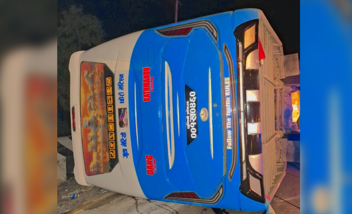 मुग्लिङ–नारायणगढ सडक दुर्घटना: बस पल्टिँदा ३८ जना   घाइते