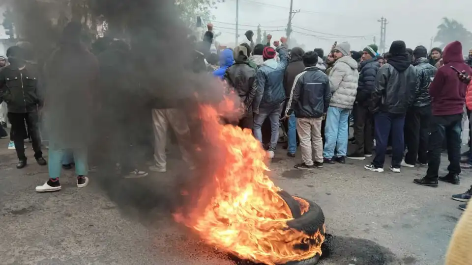 मस्जिद तोडफोडको विरोधमा वीरगन्ज तनावग्रस्त, ५ राउण्ड अश्रु ग्यास प्रहार