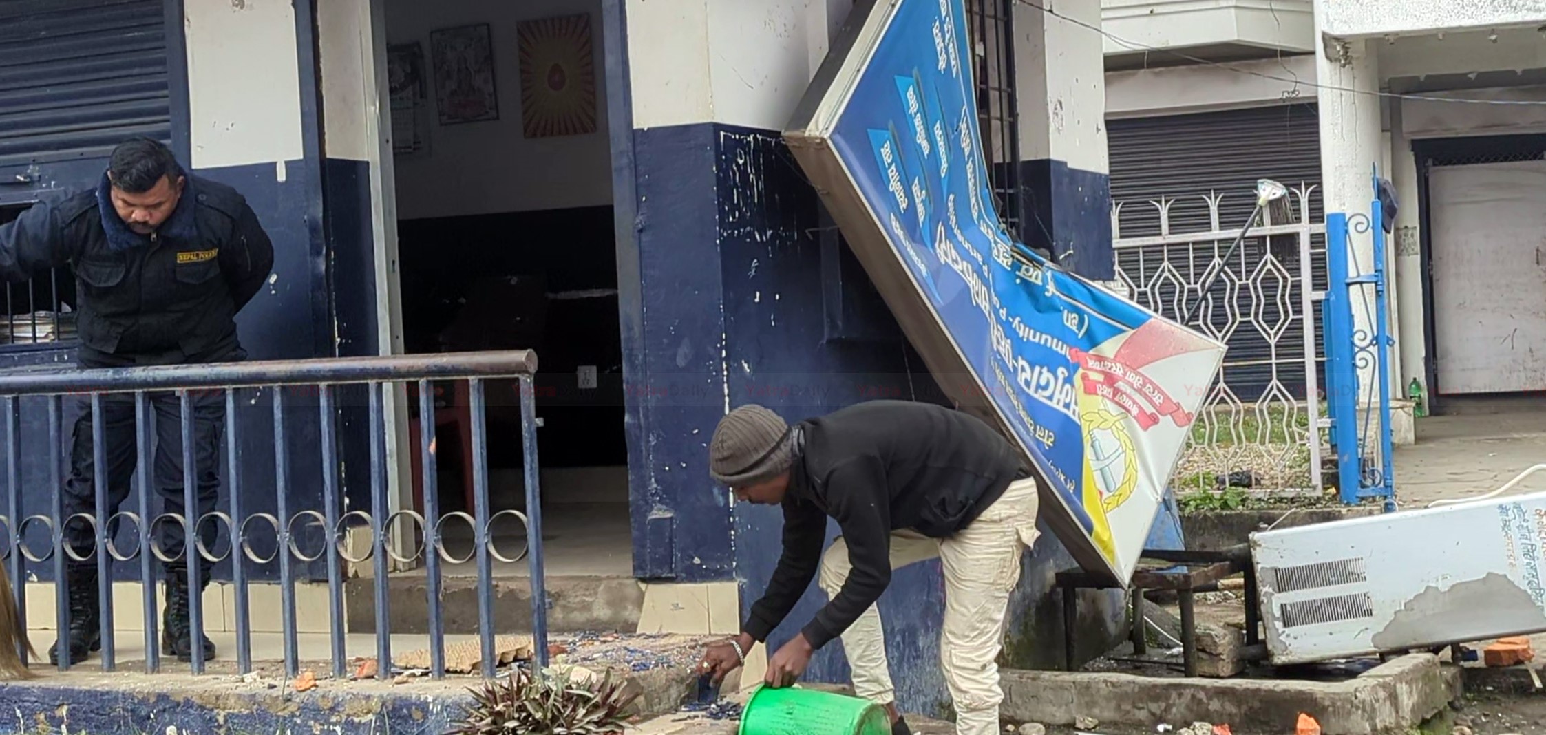 वीरगञ्ज प्रदर्शन उग्र बन्दा छपकैयास्थित प्रहरी बिटमा तोडफोड