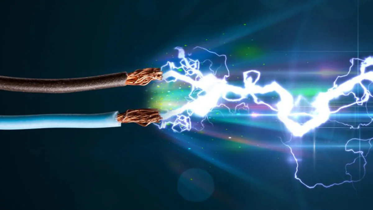 पोल सार्ने क्रममा दुई मजदुर करेन्ट लागेर घाइते