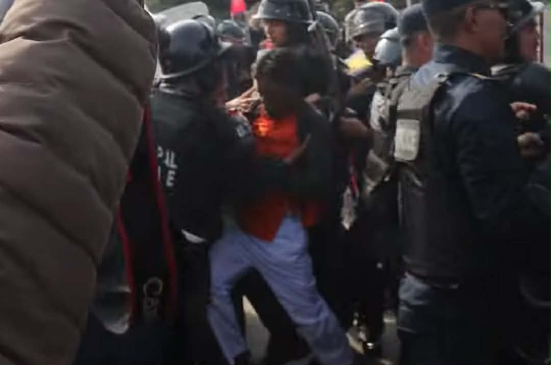 दुर्गा प्रसाईका कार्यकर्ता–प्रहरी घम्साघम्सीमा ३ जना पक्राउ