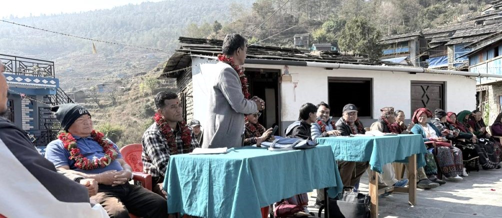 एमाले र विप्लव माओवादीका उम्मेदवारले एउटै मञ्चबाट मागे भोट