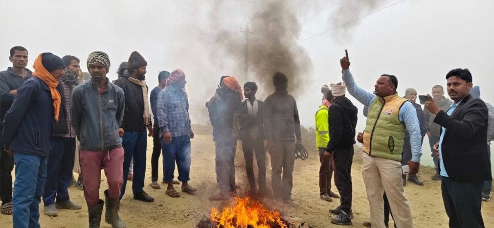 सहजा खोलाको पुल निर्माण अलपत्र, सिरहामा स्थानीय आक्रोशित