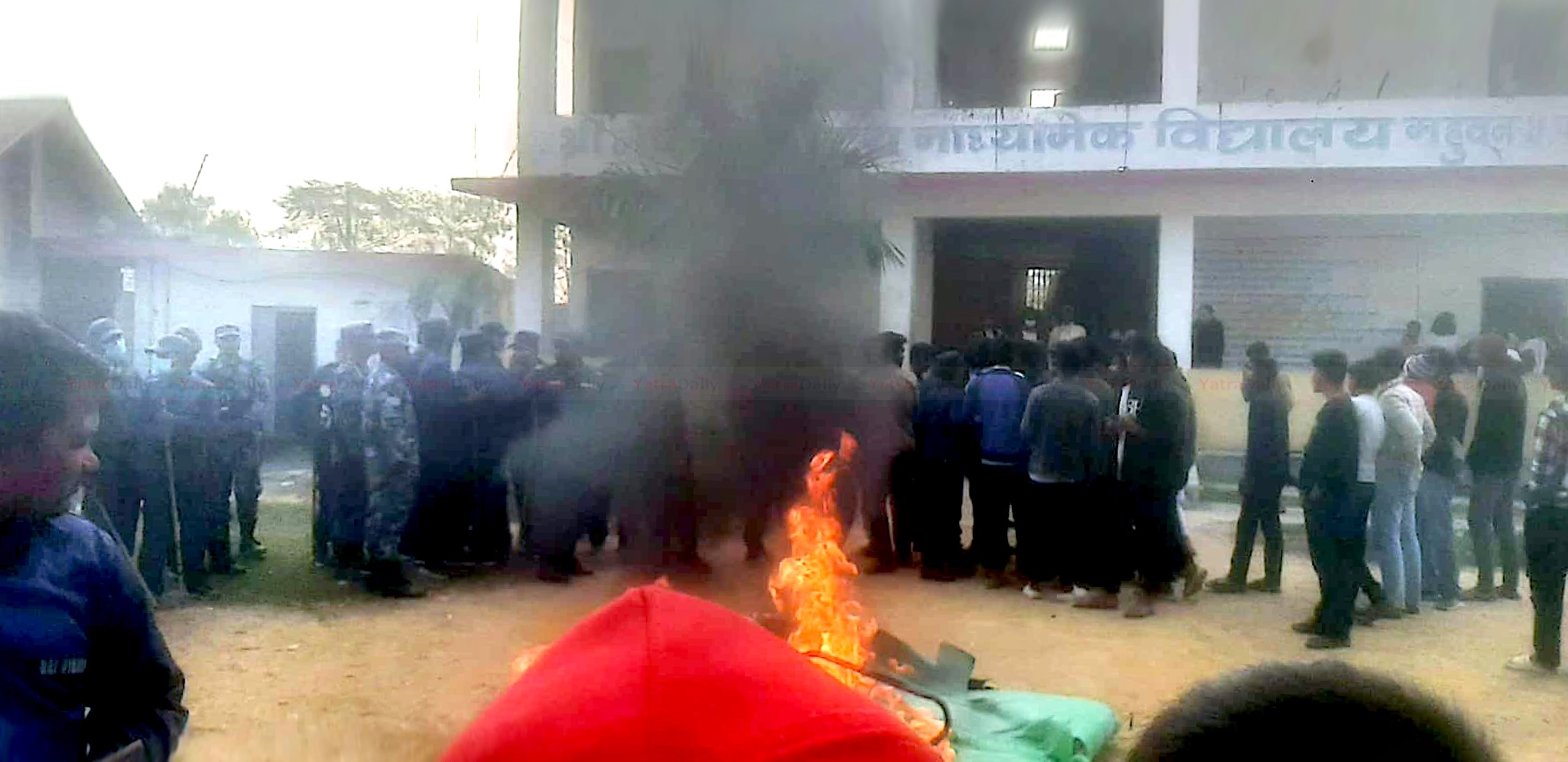 पर्साको महुवनस्थित विद्यालयमा तोडफोड तथा आगजनी