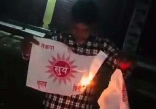 सप्तरीमा नेकपा एमालेको झण्डा जलाउने युवक पक्राउ