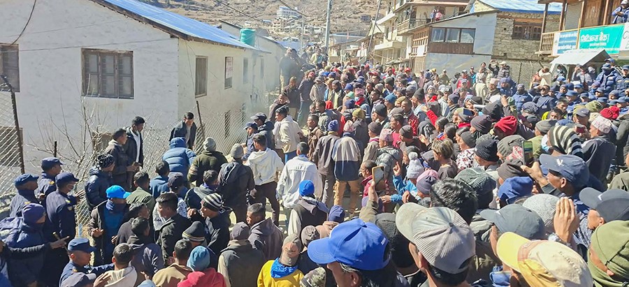 सेवा–सुविधा कम भएको भन्दै हुम्ला प्रशासनविरुद्ध निर्वाचन प्रहरीको प्रदर्शन