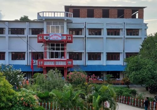 अदालतमै घुस लिँदै गर्दा कर्मचारी पक्राउ