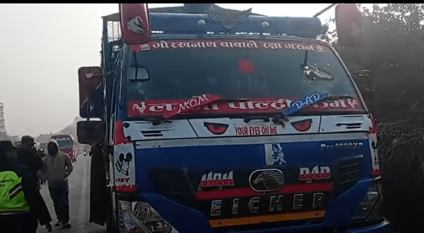 सडकमा फोहोर फाल्ने कुखुरा गाडीमाथि २५ हजार जरिवाना