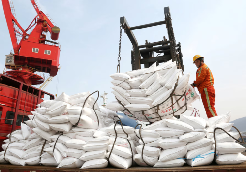 चीनले मल निर्यात रोकेपछि विश्व आपूर्तिमा थप संकट