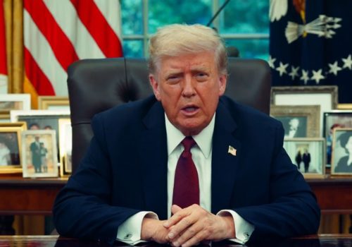 इरानमाथि दबाब: होर्मुज स्ट्रेट खोल्न ट्रम्पको चेतावनी