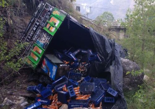 गुल्मीमा ट्रक पल्टिँदा दुई जना घाइते