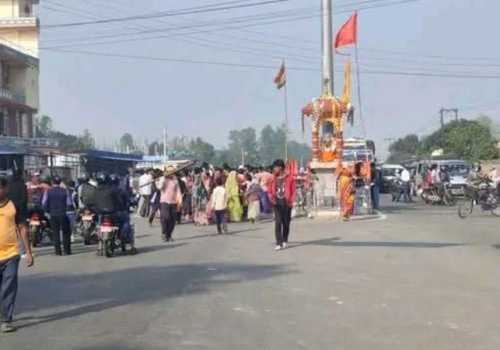 बर्दियामा हुलाकी सडक अवरुद्ध, प्रहरीसँग झडप ११ प्रहरी घाइते