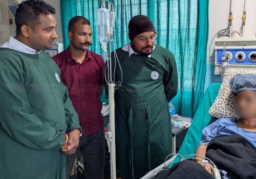 रास्वपा सांसद कानुले पीडित महिलासँग भेट, उपचार खर्च बेहोर्ने प्रतिबद्धता