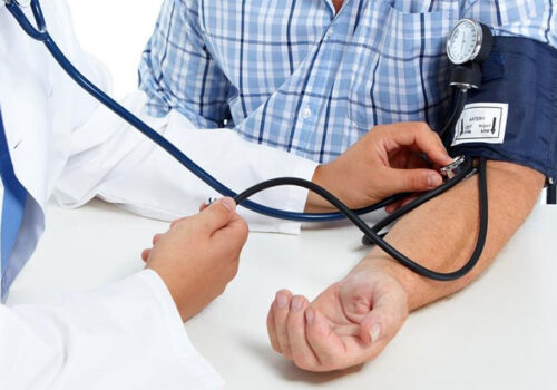 स्वास्थ्य परीक्षण ‘सिन्डिकेट’ खारेज, श्रमिकलाई सरकारी अस्पतालमा सुविधा