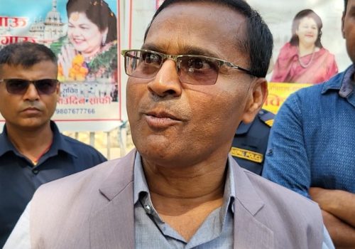 फुटपाथ खाली गराउन मधेशका गृहमन्त्री महतो स्वयं सडकमा