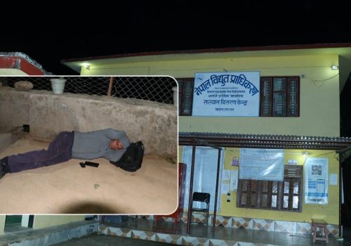 ३ थान मिटरबक्सका लागि वडाध्यक्ष मध्यरातसम्म धर्नामा बसे